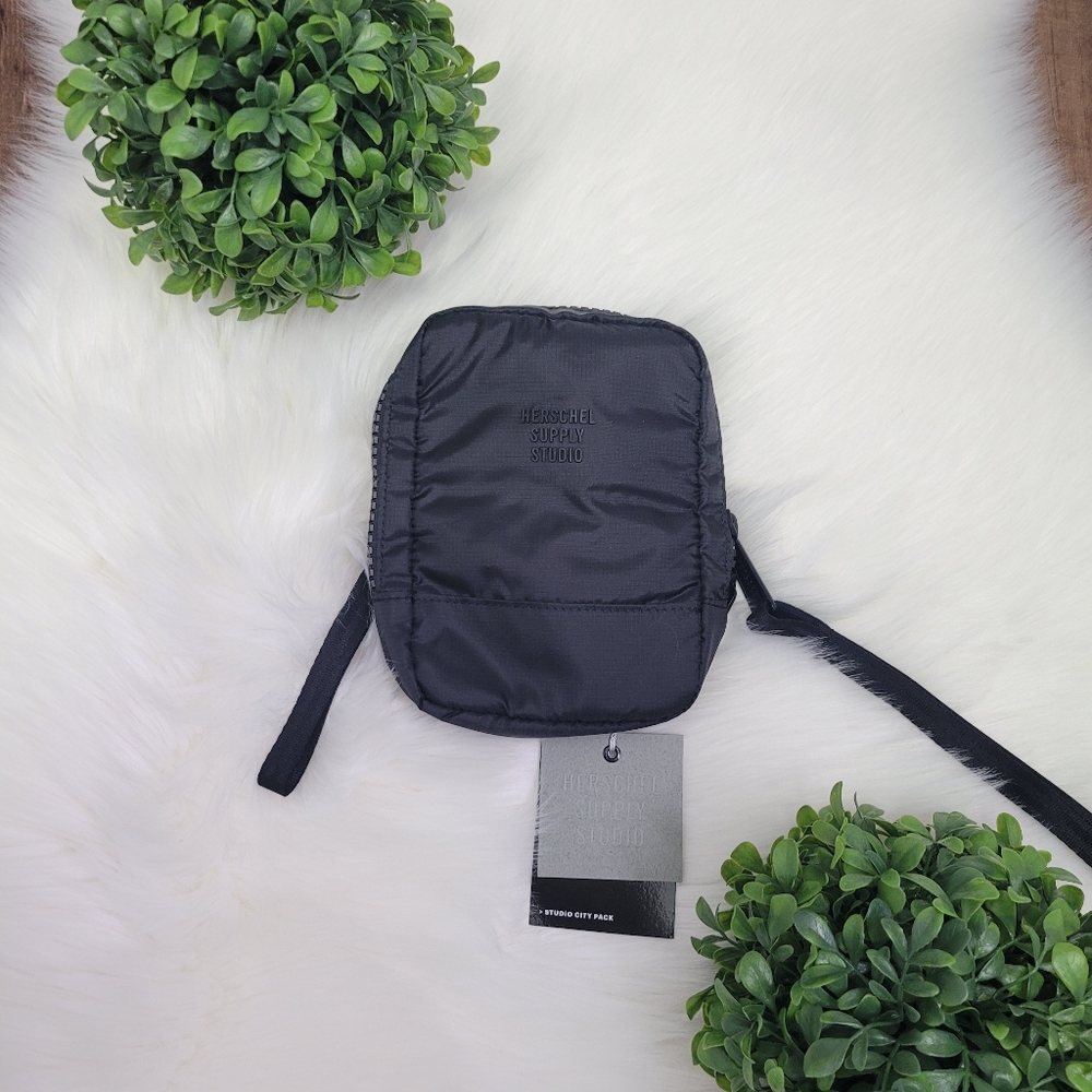 HS8 Crossbody | Studio